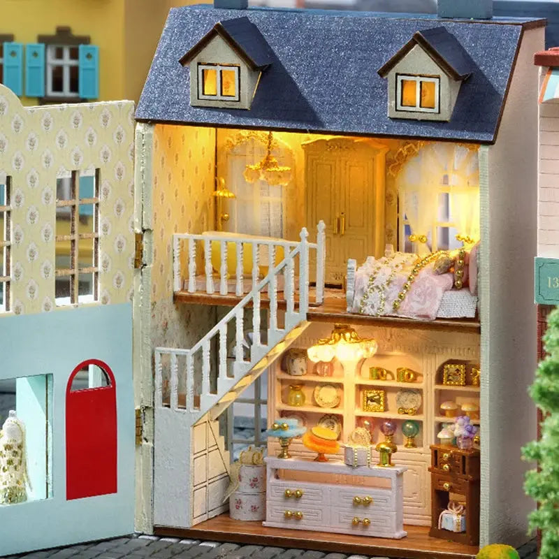 Magnificent Architectural miniature house - Model to assemble