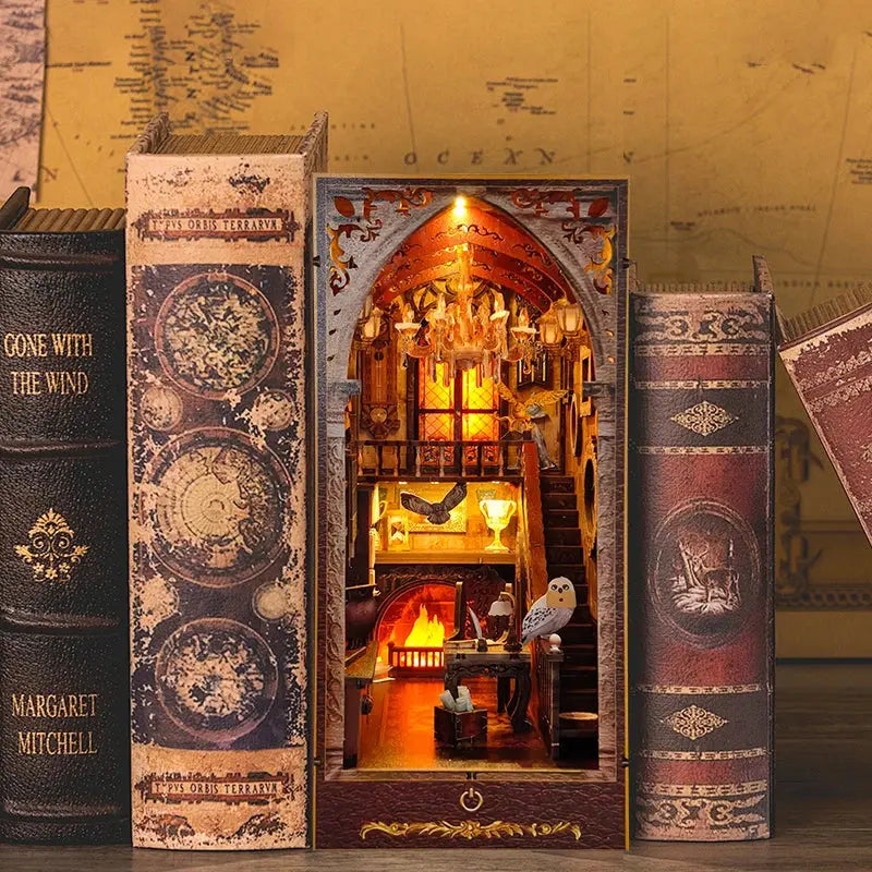 Magic Academy Figurines Miniatures Bookend - Model to assemble