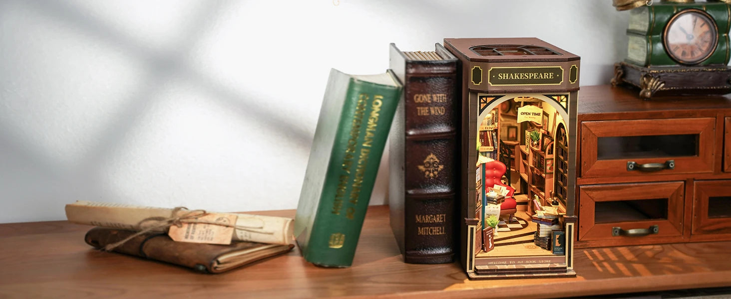 Shakespeare Bookstore with Lights - Model to assemble