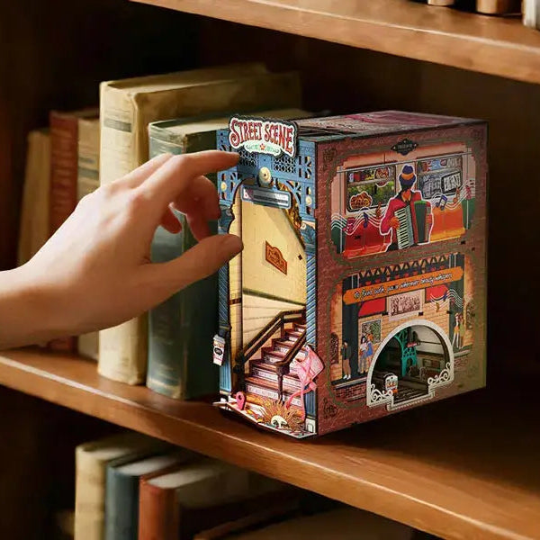Street Scene Book Nook Set with Light - Model to assemble