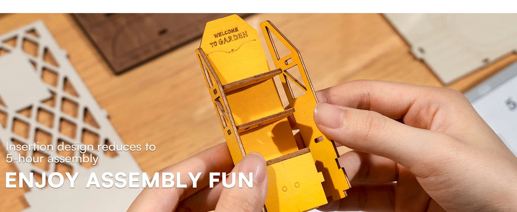 Doll House for Bookshelf - Model to assemble