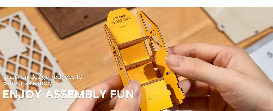 Doll House for Bookshelf - Model to assemble