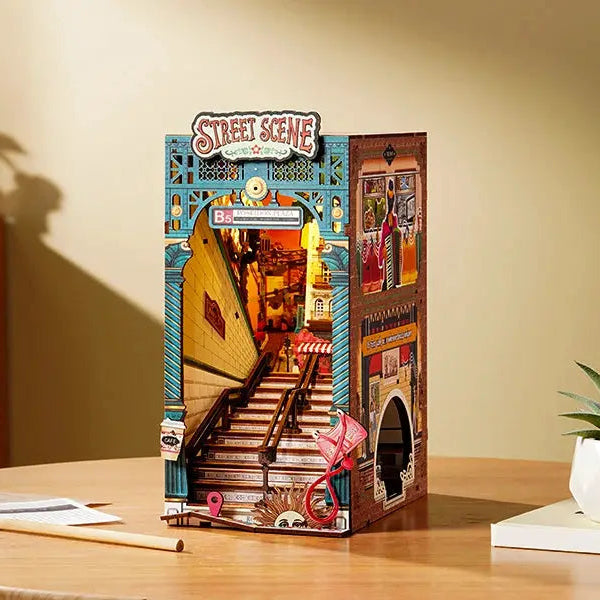 Street Scene Book Nook Set with Light - Model to assemble