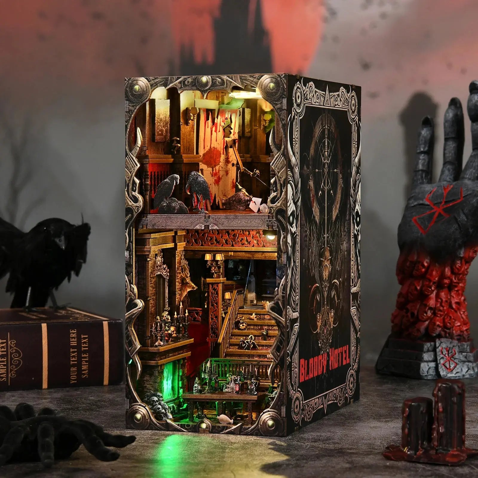 The Haunted Hotel Halloween Bookend - Model to assemble
