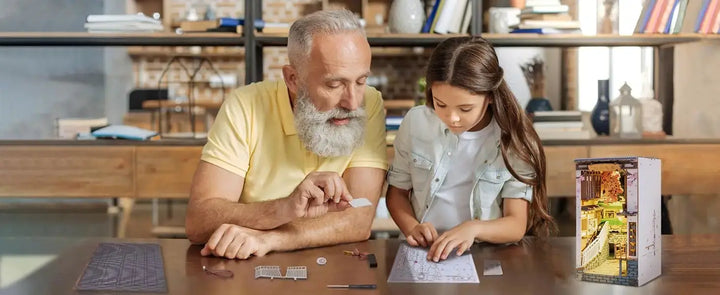 Doll House for Bookshelf - Model to assemble