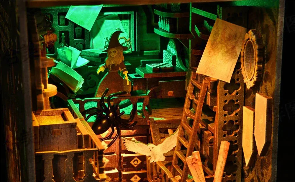 The Master's Dollhouse bookend with LED Light - Model to assemble