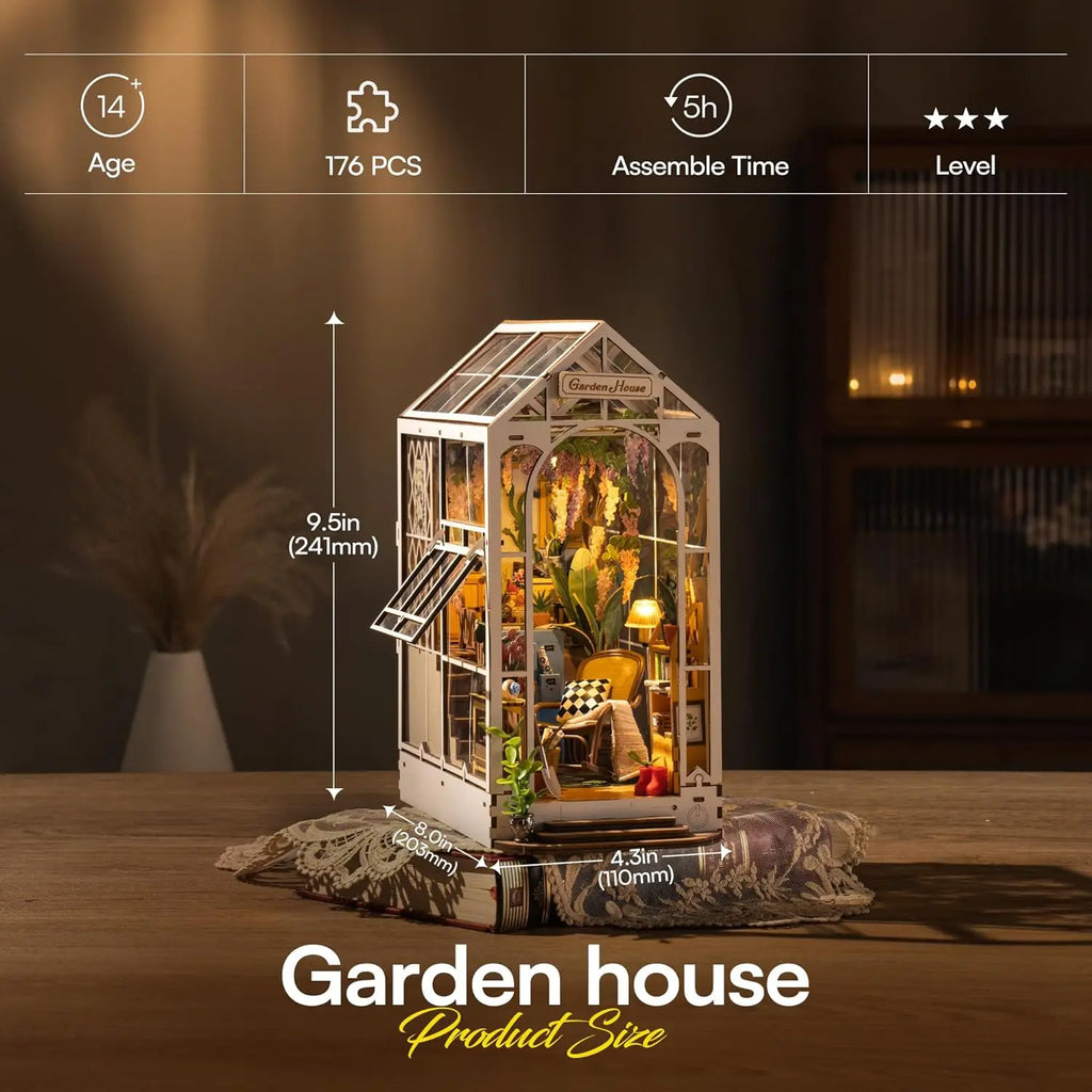 Doll House for Bookshelf - Model to assemble